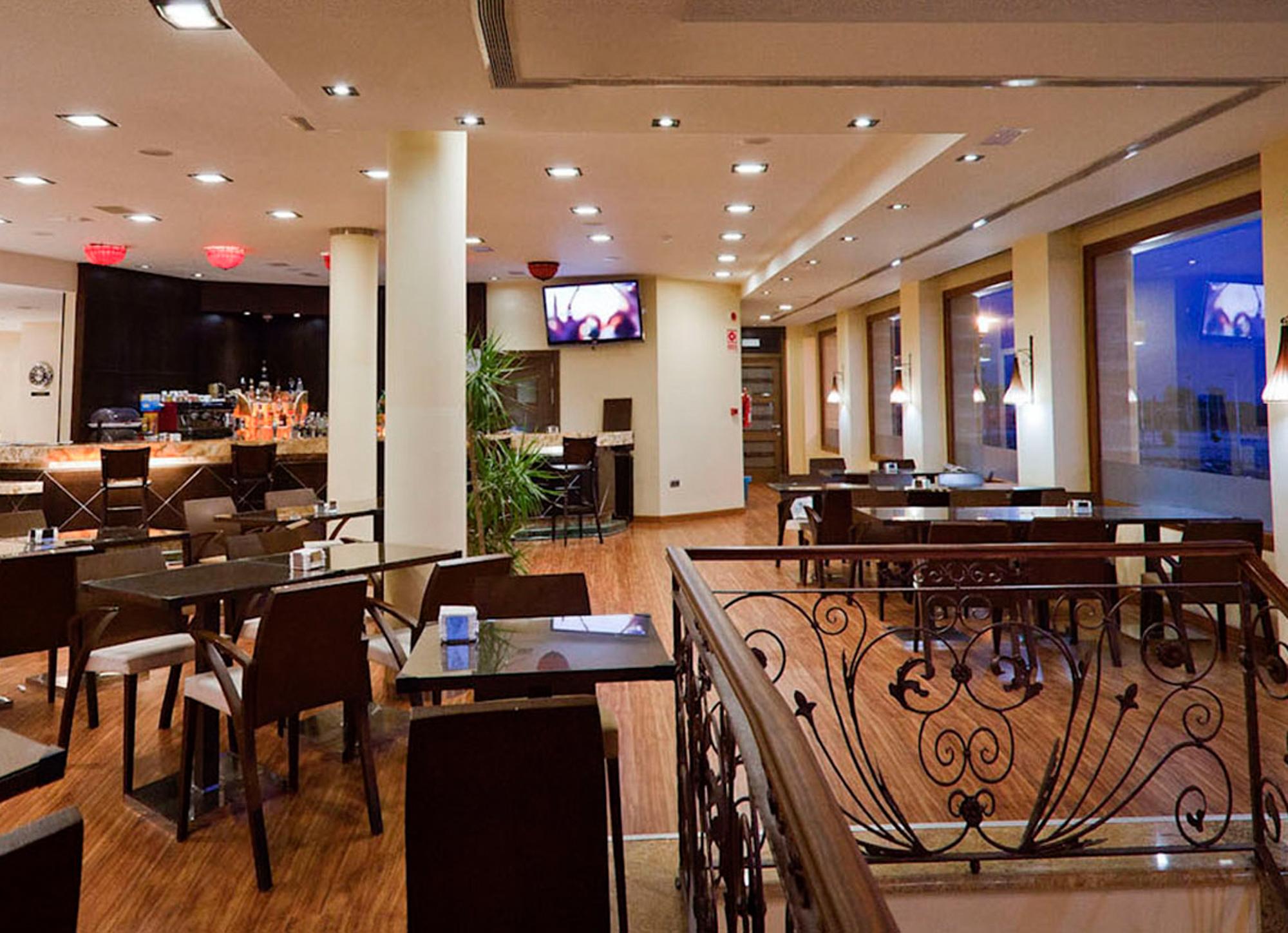 Hotel Campos De バエサ エクステリア 写真
